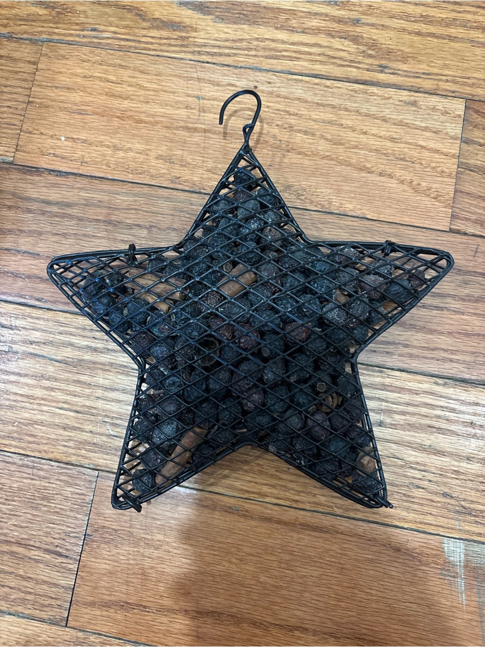 Star-Shaped Wire Hanging Basket with Decorative Fill Potpourri Star